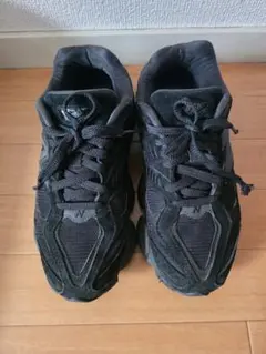 New Balance 9060 Tripple Black 27 cmのサムネイル
