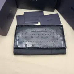 PRADA財布