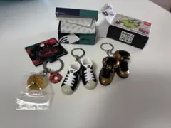 スプラトゥーン　キーホルダー　スニーカー　イクラ