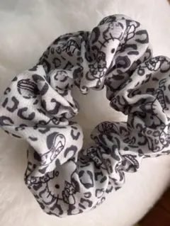 レオパード柄キャラクターシュシュ