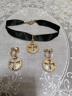 【 訳あり・チョーカー& イヤリング・3 点セット 】