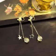 【匿名配送✨新品】ピアス　星　ゴールド　ゆれるピアス　ロングピアス　スター