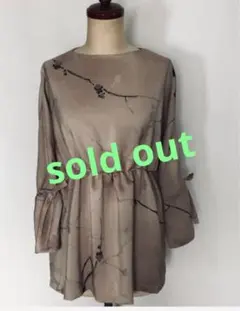 墨絵で描かれた梅のような　　　　　　　シルクチュニック