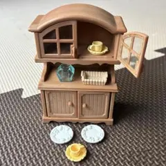 【大人気！】シルバニアファミリー キッチン食器棚 ティーセット 皿 ボトル 小物