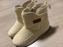 厚底ショートブーツ クリーム色のサムネイル