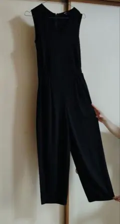 【UNIQLO】ブラック ノースリーブオールインワンXS　Vネック　生地は厚手