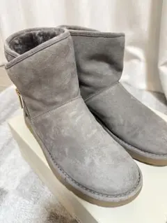 UGG グレー ジッパー付き ショートブーツのサムネイル