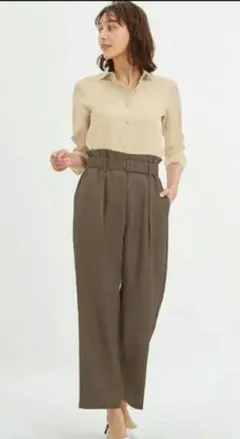 オリーブ色 ベルト付き タックパンツ Mサイズ