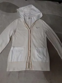 Nike フード付きクリーム色ジャケット