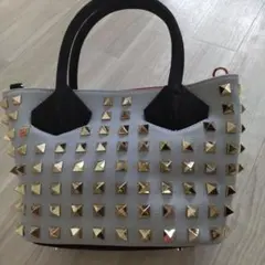 新品 カリーナカーのスタッズトートバッグ - メルカリ