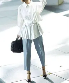 ホワイトプリーツベルト付きシャツ　プリーツロングシャツのサムネイル