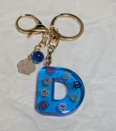 #425 イニシャルD レジンキーホルダー チャーム ハンドメイド 犬 猫