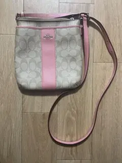 【値下げ】COACH コーチ　シグネチャー　ショルダーバッグ　ピンクのサムネイル