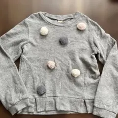 グレー ポンポン付き 長袖トレーナー