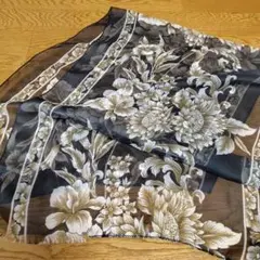 黒地ベージュ花柄シフォンストール