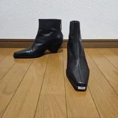 極美品☆ ZARA ヒールブーツ バックジップ メタリックトゥ レザー 黒