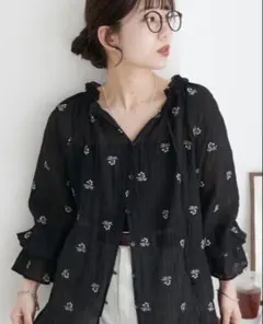 花柄刺繍衿フリルシャツ　DISCOATのサムネイル