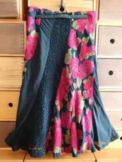 花柄　黒　薔薇　フレアスカート