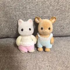 シルバニアファミリー　人形　赤ちゃん　シカ　ネコ