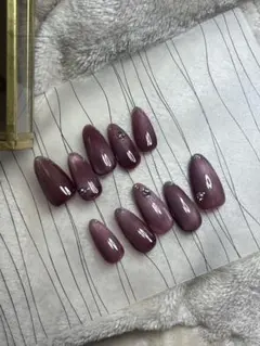 ピンク系ワインレッドのシンプルマグネットネイル