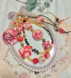 花柄ハンドメイド 赤ゴールド携帯ストラップ