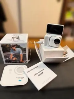 Insta360 GO Ultra アクションカメラ ホワイト 三脚付き