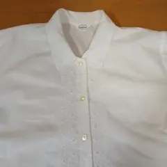 刺繍入りホワイト半袖シャツ