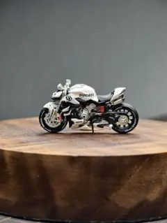 1/64 Ducati カスタムバイク精密塗装完成 Liberty Walk仕様 2026年最新】Ducati ミニカーの人気アイテム - メルカリ