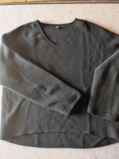 ユニクロ　コットンVネックニット　ブラック