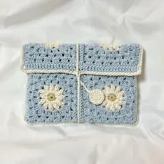ハンドメイド　編み物　ブックケース　マルチケース　グラニースクエア　お花　水色
