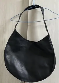 イアパピヨネ　ショルダーバッグ　ブラック　タマゴバック　レザー　黒　ウサギバッグ イアパピヨネ ショルダーバッグ ブラック タマゴバック レザー 黒