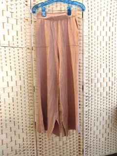 GU ジーユー　レディース　ワイドパンツ S スリットあり　ピンクベージュ