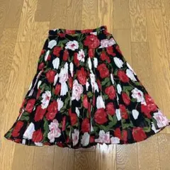 花井ユキコ　花柄スカートのサムネイル