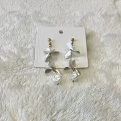 ＊新品＊Cider花モチーフ ドロップ ピアス(両耳用)＊