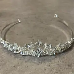 エレガントなシルバークリスタルティアラ2個セット