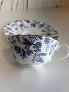 ノリタケ 青と白の花柄ティーカップ・ソーサーセット
