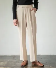 ローリーズファーム　センタープレスカラーフレアパンツ