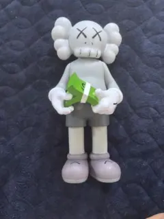 カウズフィギュアのサムネイル