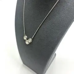 銀色 3つの円形モチーフ ネックレス