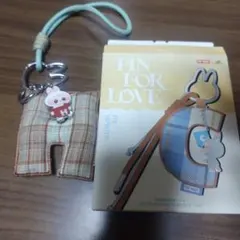 POP MART ラブブ　PIN FOR LOVE H