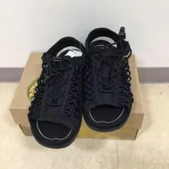 新品）キーン ユニーク 23.5 KEEN サンダル ツー オーティー ブラックのサムネイル