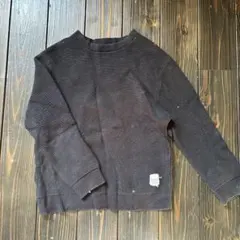 黒いリブ編み長袖カットソー