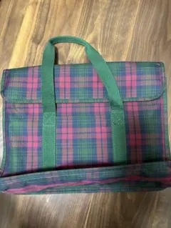 緑と赤のチェック柄ナイロンバッグ