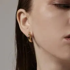 セネ　ハーフムーンフープピアス　ゴールド