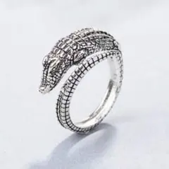 【新品】美品 おしゃれ　リング　シンプル　ヘビ　パイソン　クロコダイル　ワニ