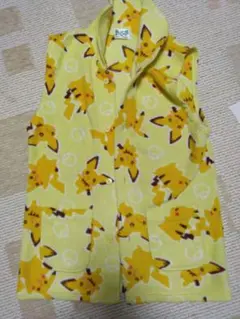 ピカチュウ柄フリースベスト