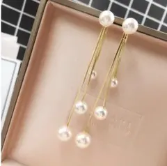 【韓国風】パール　シンプル　華奢みえ　ニュアンス　ゴールド　三連　ピアス