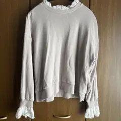 ピンクベージュ フリル付きスウェット