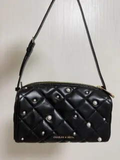 CHARLES & KEITH キルティング パール ショルダーバッグのサムネイル