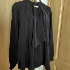 本日限り200円引き　新品　長袖黒ブラウスボウタイパール付きフォーマルセレモニー
